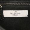 Valentino Garavani Rockstud shoulder bag in black leather - Detail D4 thumbnail