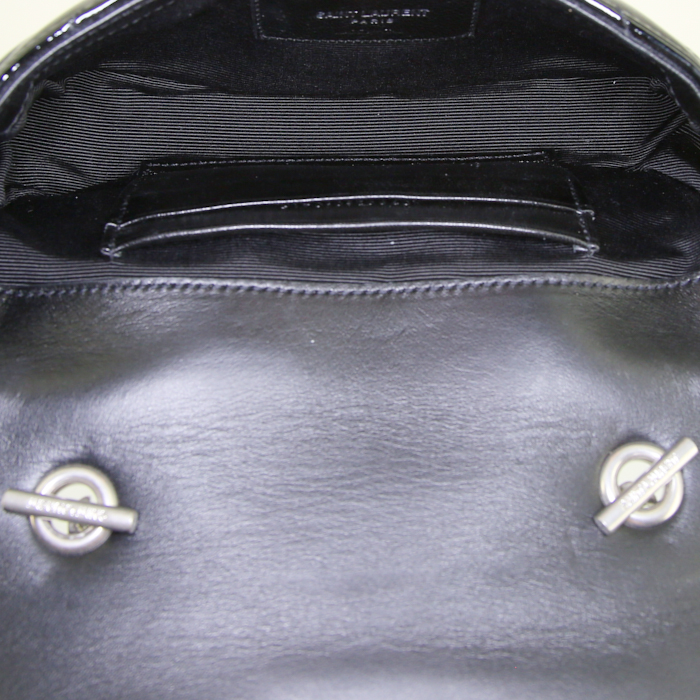 Borsa Saint Laurent Enveloppe in pelle verniciata nera con motivo a spina di pesce - Detail D2