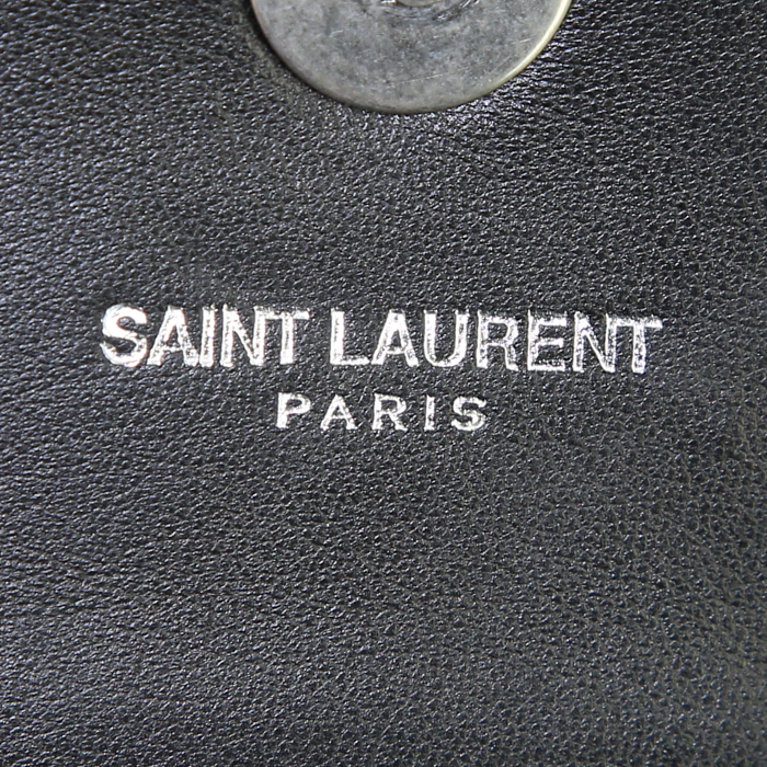 Bolso Saint Laurent Enveloppe en charol negro - Detail D3