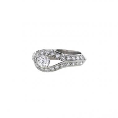 Van Cleef 
Arpels Couture ring in platinium and diamonds
