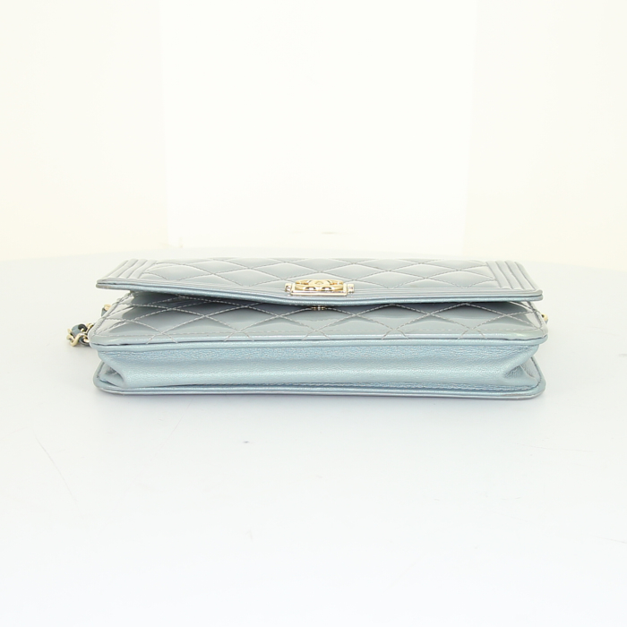 Chanel Wallet on Chain shoulder bag in blue patent quilted leather - Detail D4