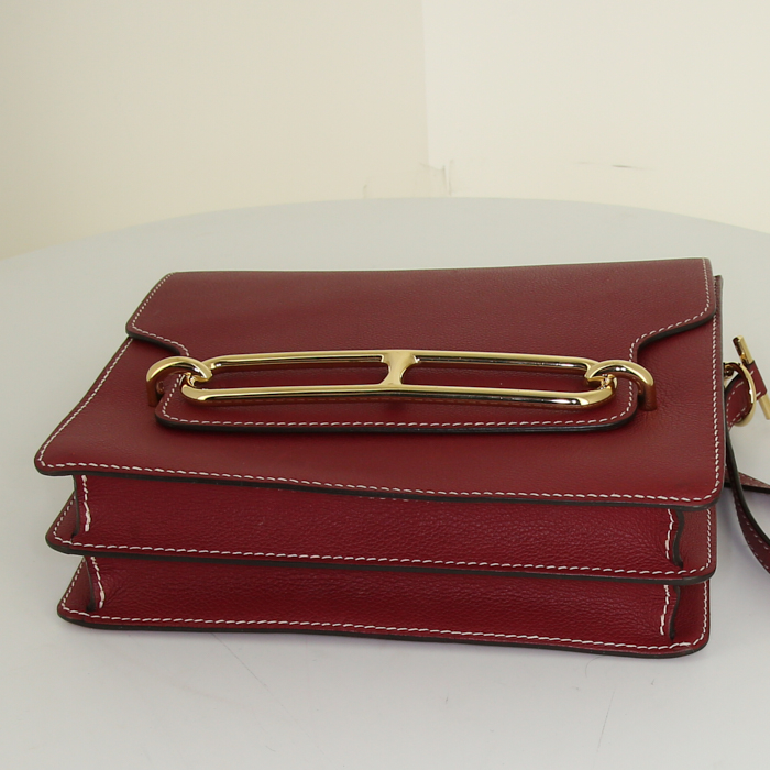 Hermès Roulis shoulder bag in red Tadelakt leather - Detail D4