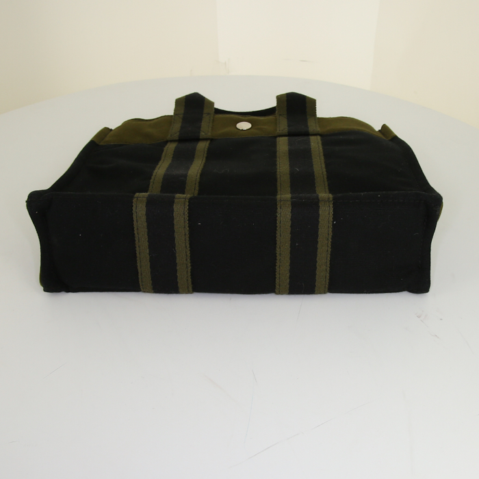 Sac cabas Hermes Toto Bag - Shop Bag en toile noire et vert-kaki - Detail D4