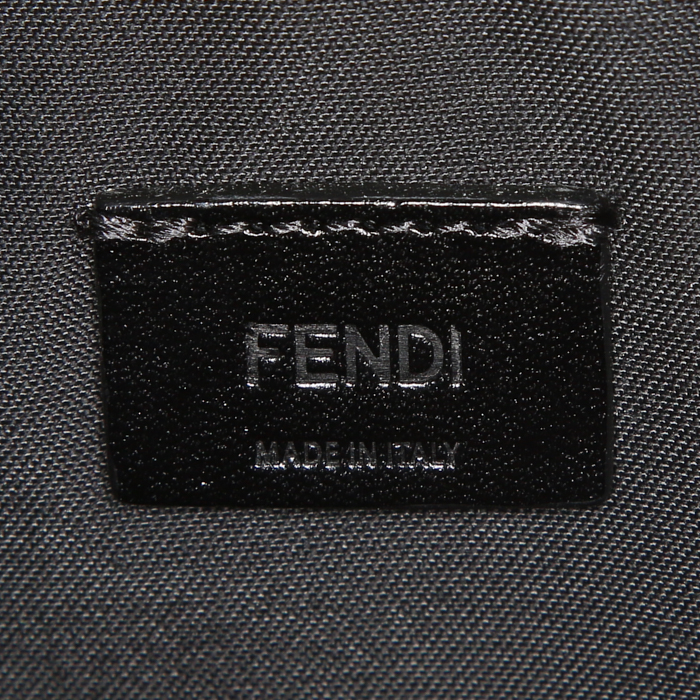 Pochette Fendi en cuir noir , rouge jaune et bleu - Detail D3