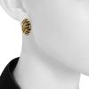 Fred 1980's "Tiger" earrings in yellow gold and enamel - Detail D1 thumbnail