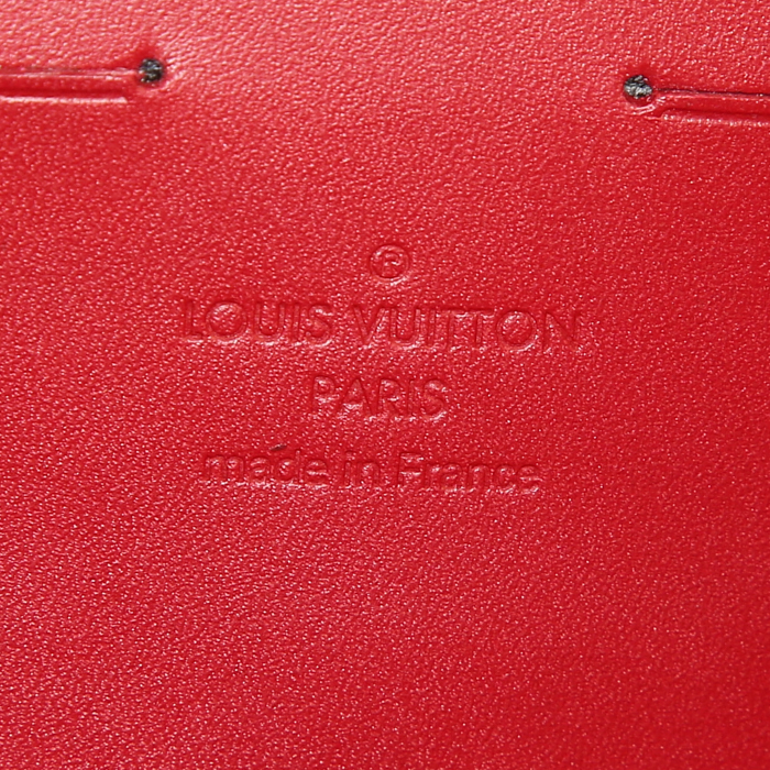 Bolsito de mano Louis Vuitton en charol Monogram rojo - Detail D3