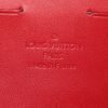 Pochette Louis Vuitton en cuir verni monogram rouge - Detail D3 thumbnail
