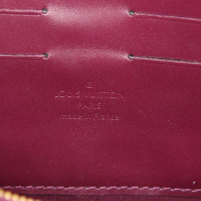Bolsito de mano Louis Vuitton en charol Monogram violeta - Detail D4