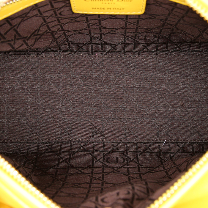 Borsa da spalla o a mano Dior Lady Dior modello medio in pelle cannage gialla - Detail D3