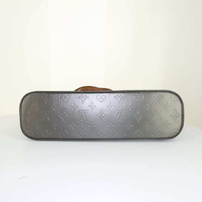 Bolso de mano Louis Vuitton Wildwood en cuero Monogram gris - Detail D4