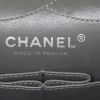 Borsa a tracolla Chanel in pelle grigia - Detail D4 thumbnail