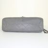 Chanel shoulder bag in grey leather - Detail D5 thumbnail