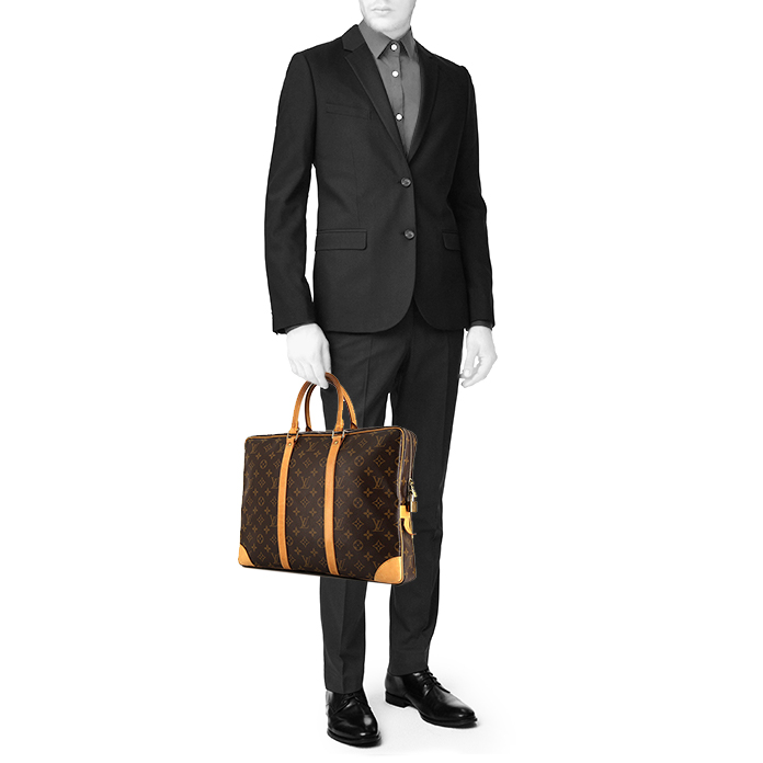 Porte-documents Louis Vuitton Voyage en toile monogram marron - Detail D1