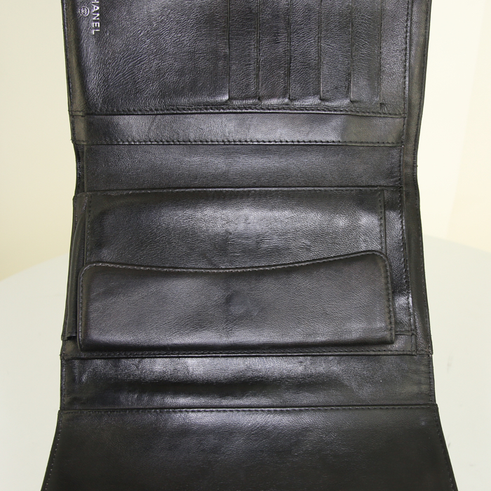 Portefeuille Chanel Timeless en cuir matelassé noir - Detail D2