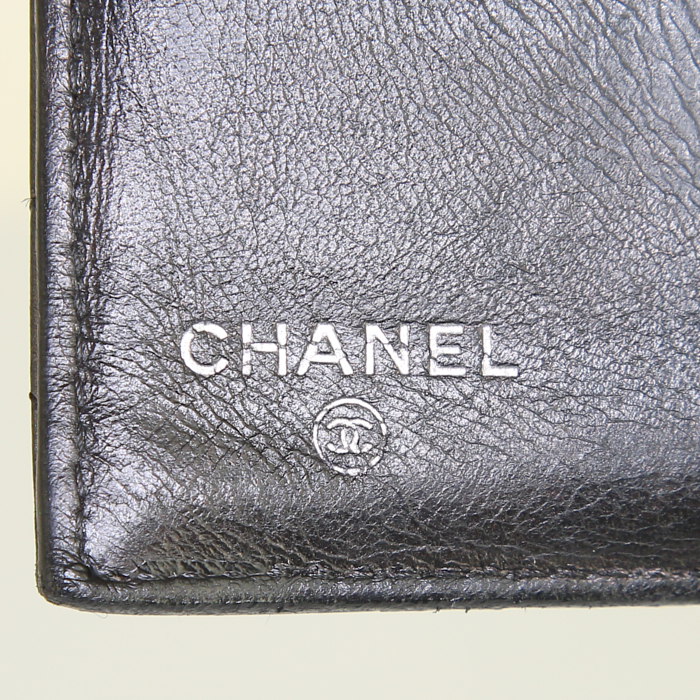 Portefeuille Chanel Timeless en cuir matelassé noir - Detail D3