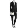 Sac bandoulière Chanel Gabrielle  moyen modèle en cuir matelassé bicolore blanc et noir - Detail D2 thumbnail