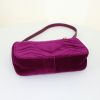 Gucci GG Marmont shoulder bag in pink quilted velvet - Detail D5 thumbnail