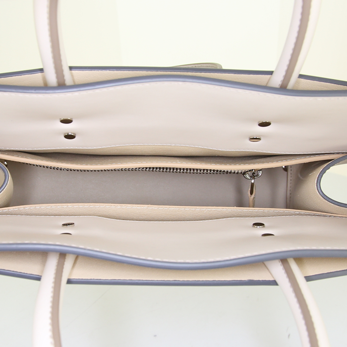 Sac bandoulière Givenchy Horizon moyen modèle en cuir deux tons taupe et beige - Detail D3