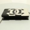 Bolso bandolera Chanel Editions Limitées en cuero negro y blanco - Detail D4 thumbnail