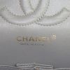 Bolso de mano Chanel Timeless en cuero acolchado gris - Detail D4 thumbnail