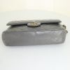 Bolso de mano Chanel Timeless en cuero acolchado gris - Detail D5 thumbnail