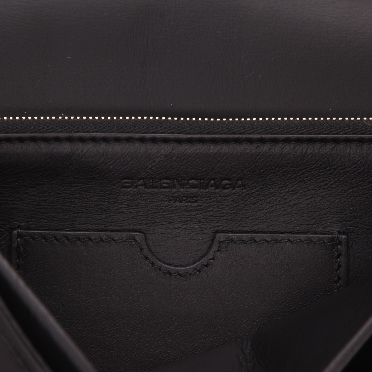 Balenciaga Lock Round Scarf handbag in black satin - Detail D2