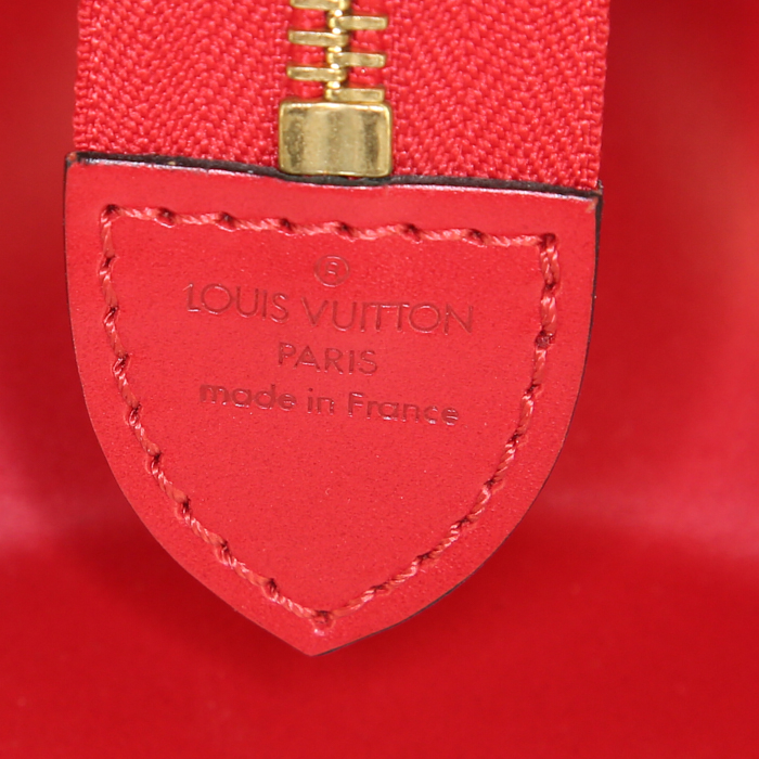 Louis Vuitton Triangle shoulder bag in red epi leather - Detail D4