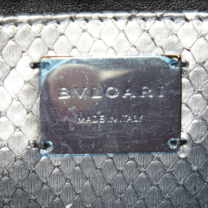 Bulgari Serpenti shoulder bag in silver water snake - Detail D3