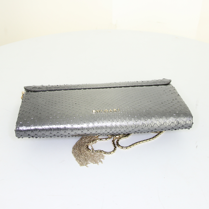 Bulgari Serpenti shoulder bag in silver water snake - Detail D4