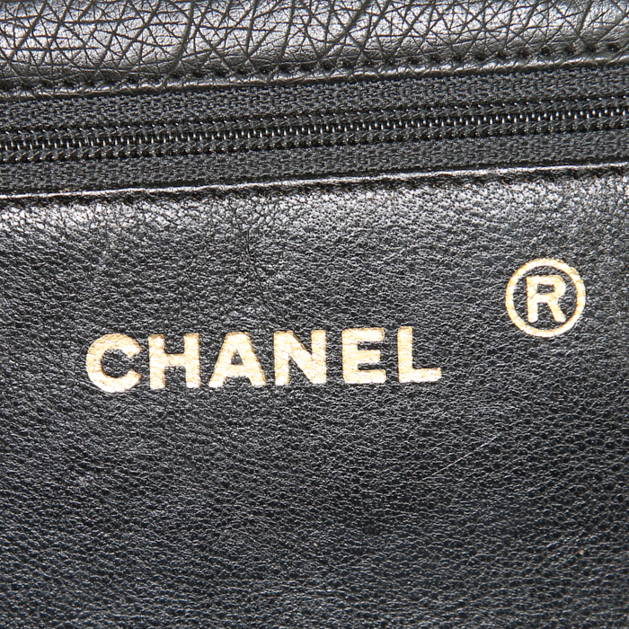 Chanel Vintage bag worn on the shoulder or carried in the hand in black ostrich leather - Detail D3