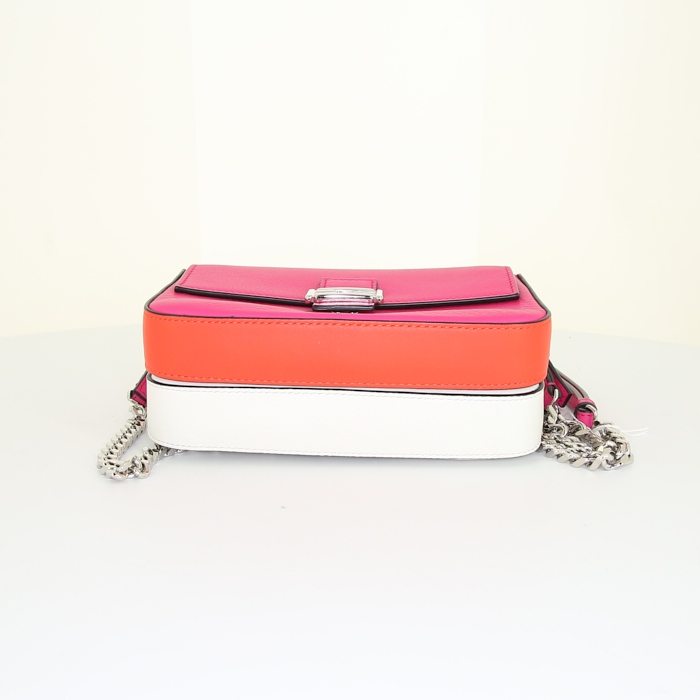 Borsa a tracolla Fendi Baguette Double mini in pelle martellata tricolore rosa bianca e arancione e profili neri - Detail D5