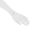 Bracelet Louis Vuitton Blossom en or rose,  nacre blanche et diamant - Detail D1 thumbnail