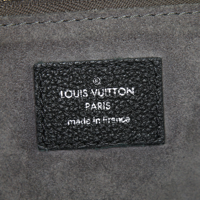 Louis Vuitton Lockit Soft handbag in black grained leather - Detail D4