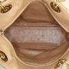 Bolso de mano Dior Dior Soft en cuero beige - Detail D2 thumbnail