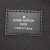 Bolso de mano Louis Vuitton Madeleine en cuero Epi negro - Detail D3 thumbnail