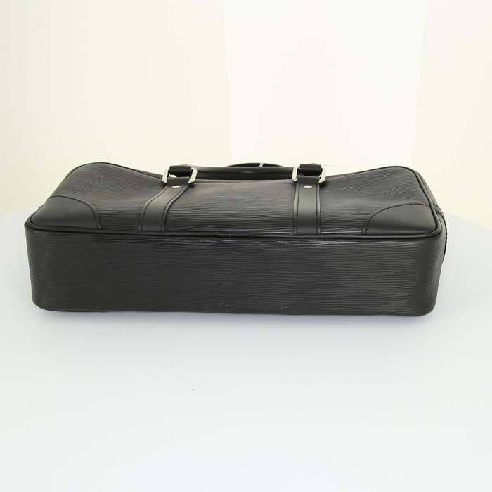 Bolso de mano Louis Vuitton Madeleine en cuero Epi negro - Detail D4