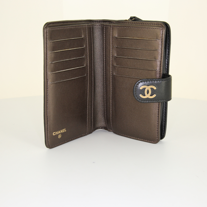 Portefeuille Chanel Camelia - Wallet en cuir noir - Detail D1