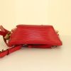 Mochila Louis Vuitton Mabillon en cuero Epi rojo - Detail D4 thumbnail