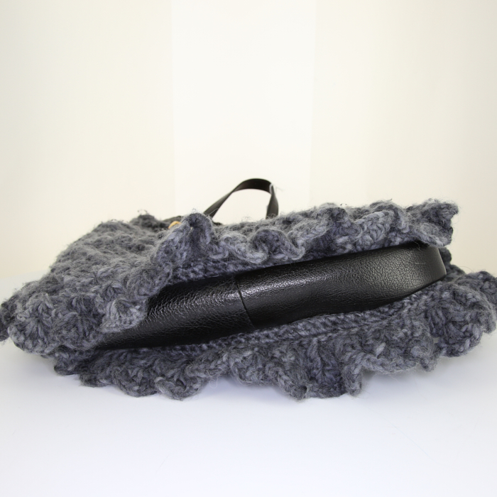 Sac cabas Dolce
Gabbana Sicily en laine grise et cuir noir - Detail D5