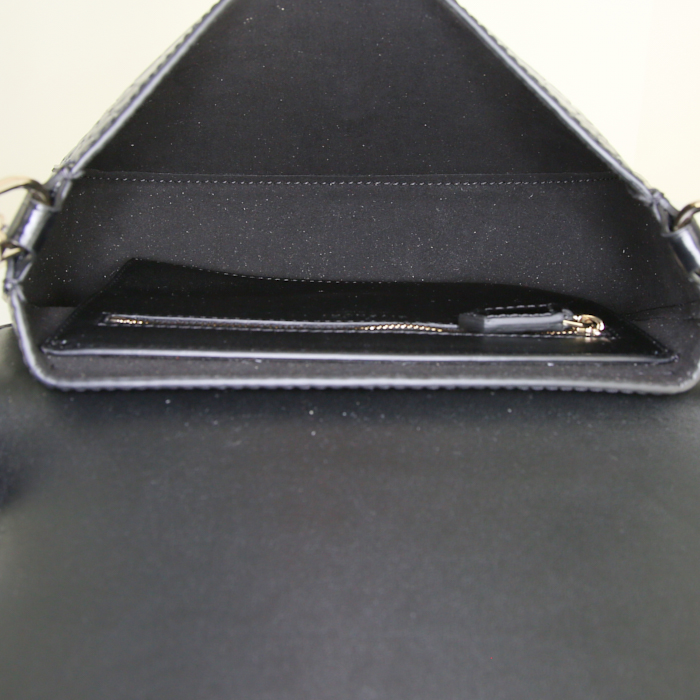 Givenchy Nobile shoulder bag in black leather - Detail D2