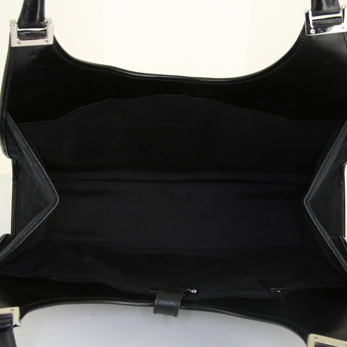 Bolso para llevar al hombro o en la mano Gucci Bardot en lona Monogram negra y cuero negro - Detail D2