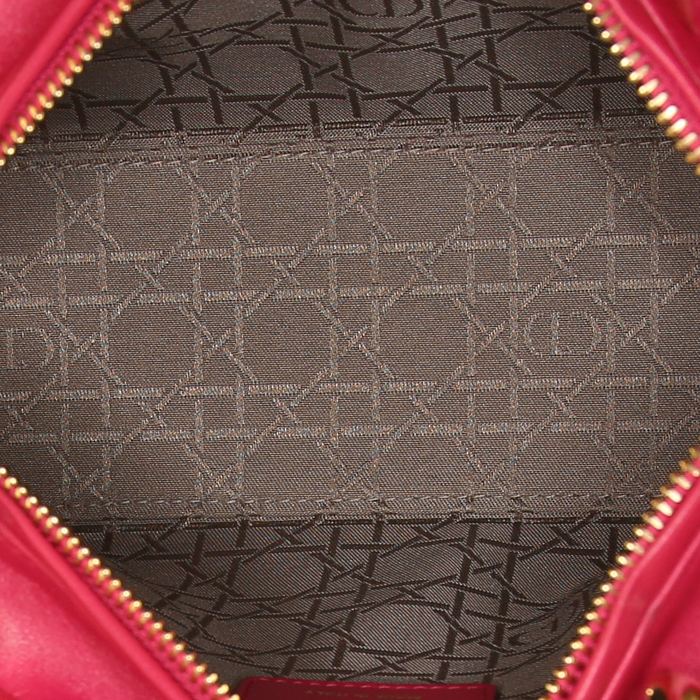 Dior Lady Dior medium model bag worn on the shoulder or carried in the hand in pink leather cannage - Detail D3