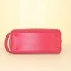 Bolso para llevar al hombro o en la mano Dior Lady Dior modelo mediano en cuero cannage rosa - Detail D5 thumbnail