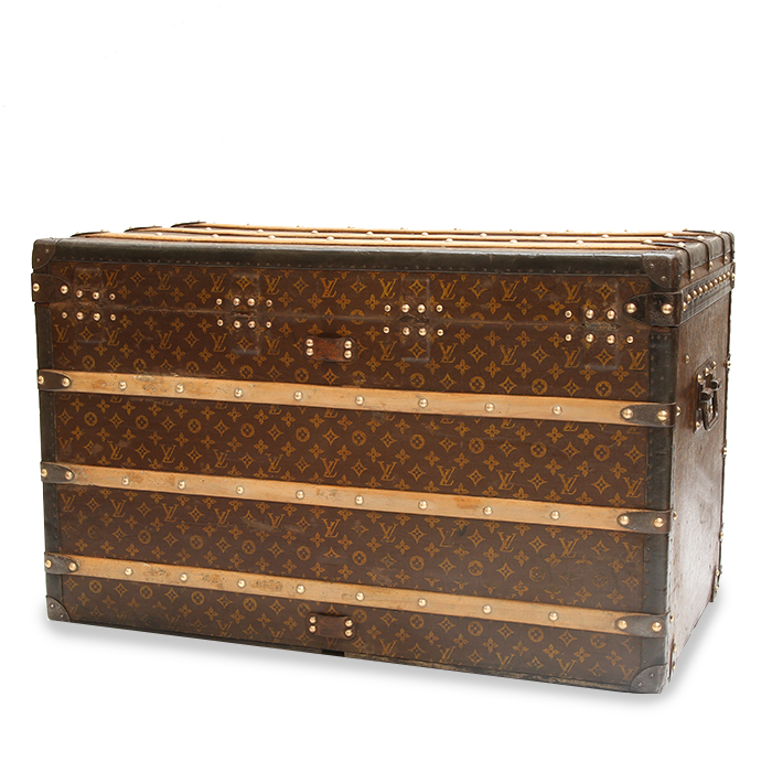 Louis Vuitton trunk in monogram canvas and black lozine (vulcanised fibre) - Detail D1