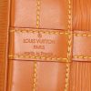 Louis Vuitton petit Noé large model shopping bag in brown epi leather - Detail D3 thumbnail