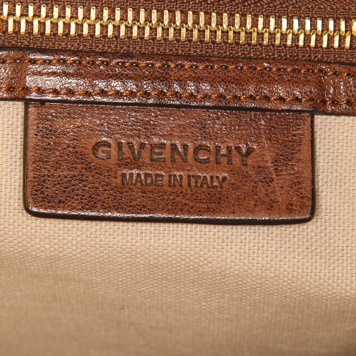 Bolso de mano Givenchy Nightingale en cuero granulado marrón - Detail D4
