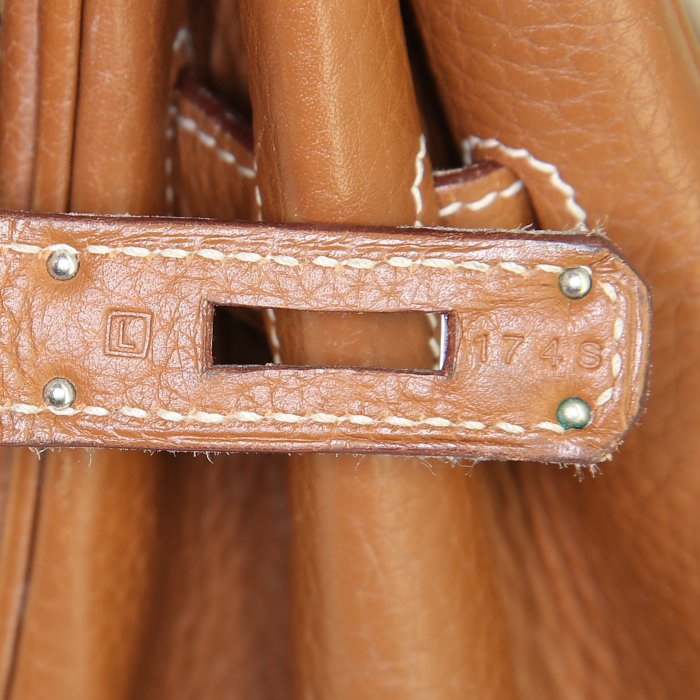 Bolso de mano Hermes Birkin 35 cm en cuero togo color oro - Detail D4