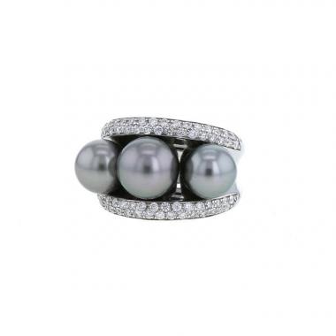 Poiray Fidji ring in white gold,  diamonds and pearls