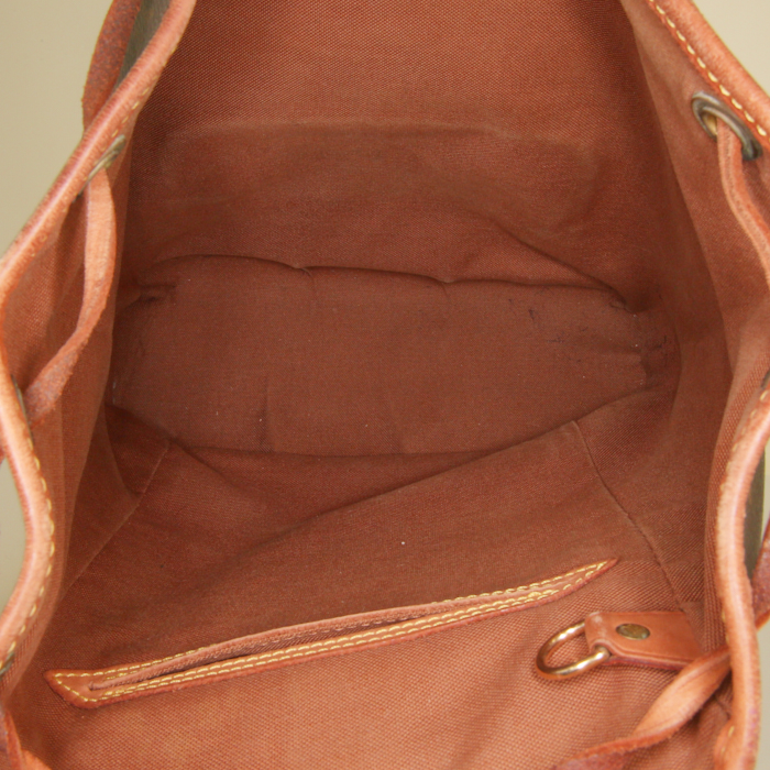 Zaino Louis Vuitton Montsouris Backpack modello piccolo in tela monogram marrone e pelle naturale - Detail D2