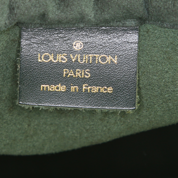 Sac de voyage Louis Vuitton Kendall en cuir taiga vert - Detail D4
